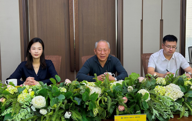 同海南省臨高縣委書記文斌會談1.png